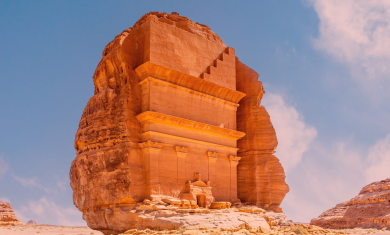 صورة بانر لجبل في مدائن صالح السعودية